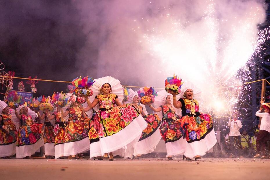 Foto: Facebook “Guelaguetza Oficial”