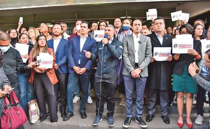 Panistas van ante la Fiscalía de la CDMX; piden saber si los investigan
