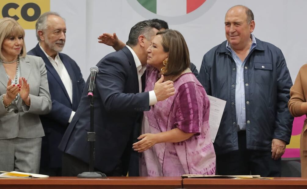 La exlegisladora Xóchitl Gálvez tras registrarse como aspirante a la presidencia con lider nacional del PRI, Alejandro Moreno. Foto: Fernanda Rojas/EL UNIVERSAL