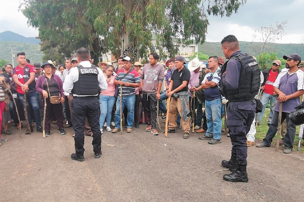 Elementos de la Policía de Morelia implementaron un operativo de vigilancia en Teremendo de los Reyes para mantener la calma. Foto/CORTESÍA AYUNTAMIENTO DE MORELIA