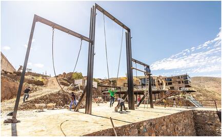 Joven queda colgada tras falla en "columpio extremo" en Real de Catorce, San Luis Potosí; dice que no hay suficientes medidas de seguridad