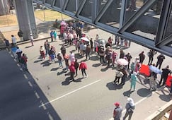 Vecinos de Iztapalapa bloquean Calzada Ignacio Zaragoza por más de 5 horas; exigen apoyos por afectaciones de lluvias de 2024 y 2025 