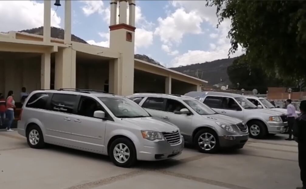 Dan último adiós a mujer y 5 estudiantes asesinados frente a primaria de Salamanca