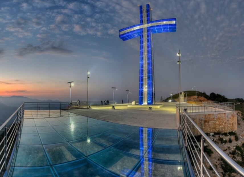 El nuevo puente colgante y otros miradores con piso de cristal en México