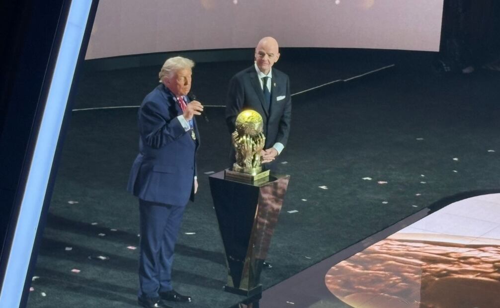 Donald Trump y Gianni Infantino durante el sorteo de la Copa Mundial de fútbol de 2026 en el Kennedy Center en Washington, el viernes 5 de diciembre de 2025. Foto: Salvador Corona - EL UNIVERSAL