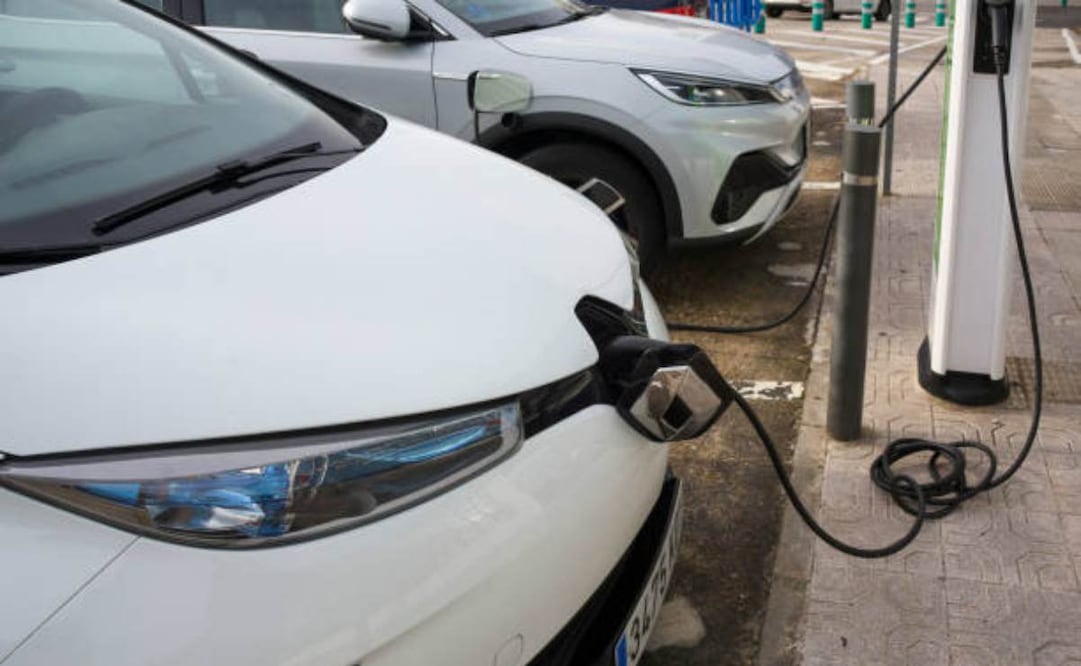 Vehículos eléctricos son tan seguros para los peatones como los convencionales. Foto: iStock
