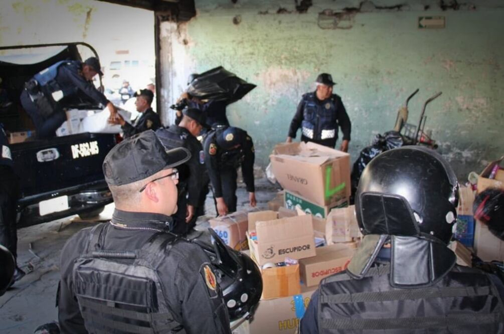 En el dispositivo participan mil 600 policías, quienes recorren centros de distribución como el mercado de La Merced, Sonora, la Central de Abasto, tianguis y Centros de Transferencia Modal, como Indios Verdes, además de la vía pública. Foto: @SSP_CDMX