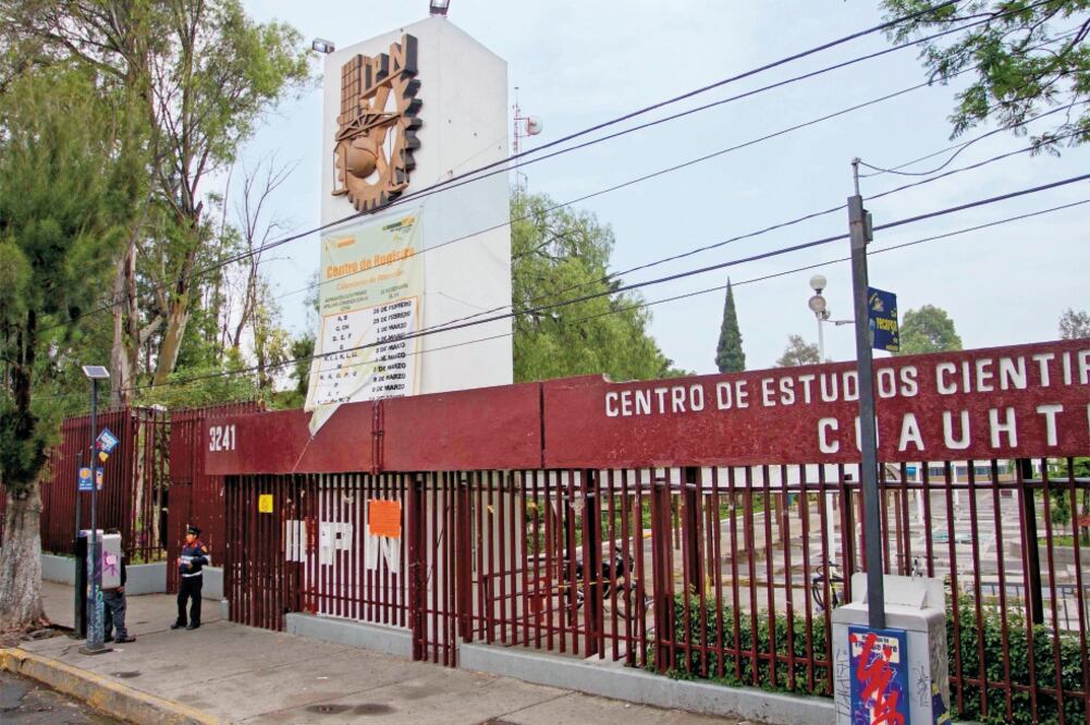 La Vocacional 7 del IPN, ubicada en Iztapalapa, continuaba en paro hasta el cierre de esta edición (FERNANDO RAMÍREZ. EL UNIVERSAL)