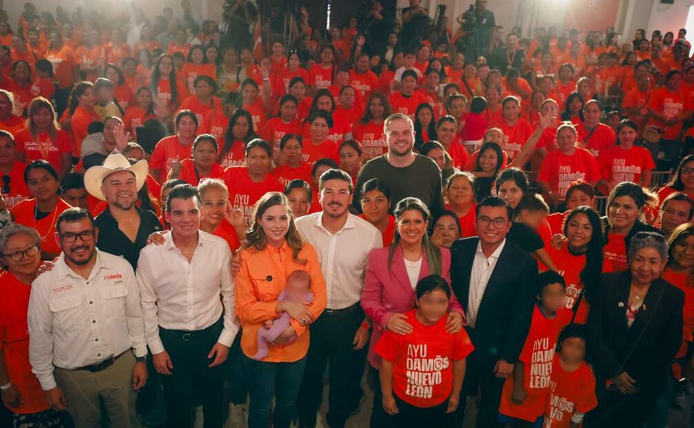 Samuel García y Mariana Rodríguez encabezan entrega de tarjetas de programa “Ayudamos a las Mujeres” en NL (23/10/2025). Foto: Especial