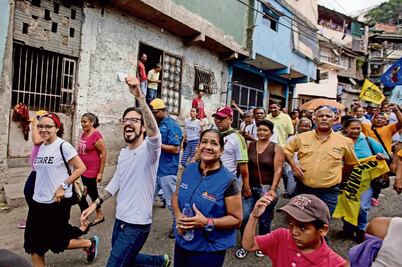 Maduro ordena regreso de militares a los cuarteles