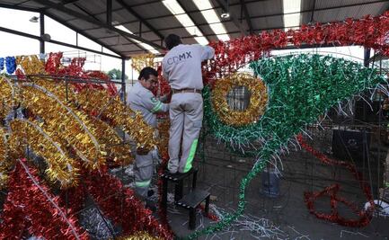 Preparan mosaicos para las fiestas patrias en el Zócalo capitalino