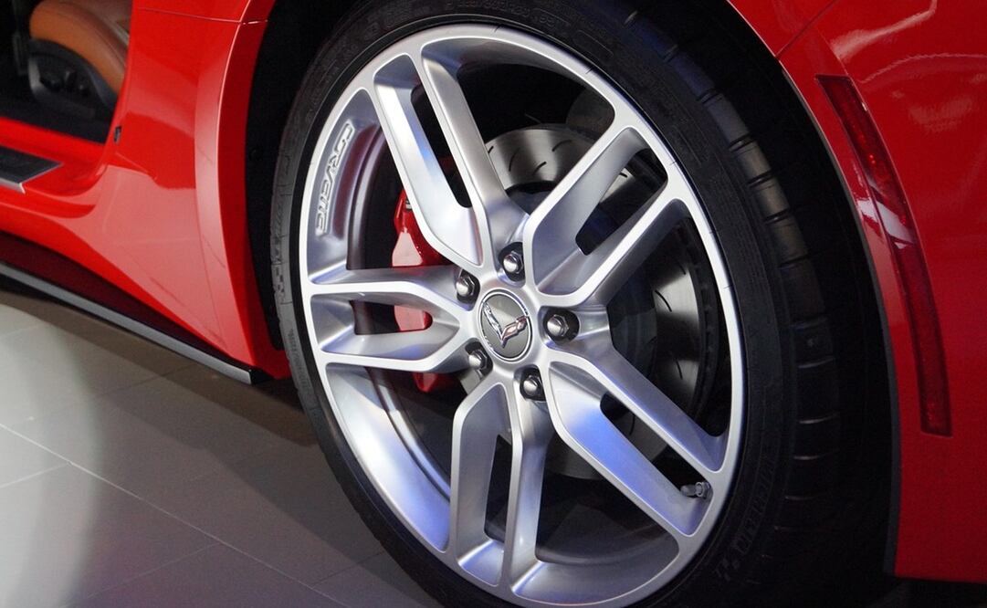 Esto pasa si le pones vaselina a las llantas de tu auto. Foto: Freepik