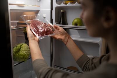 Cómo descongelar la comida de manera segura para evitar bacterias