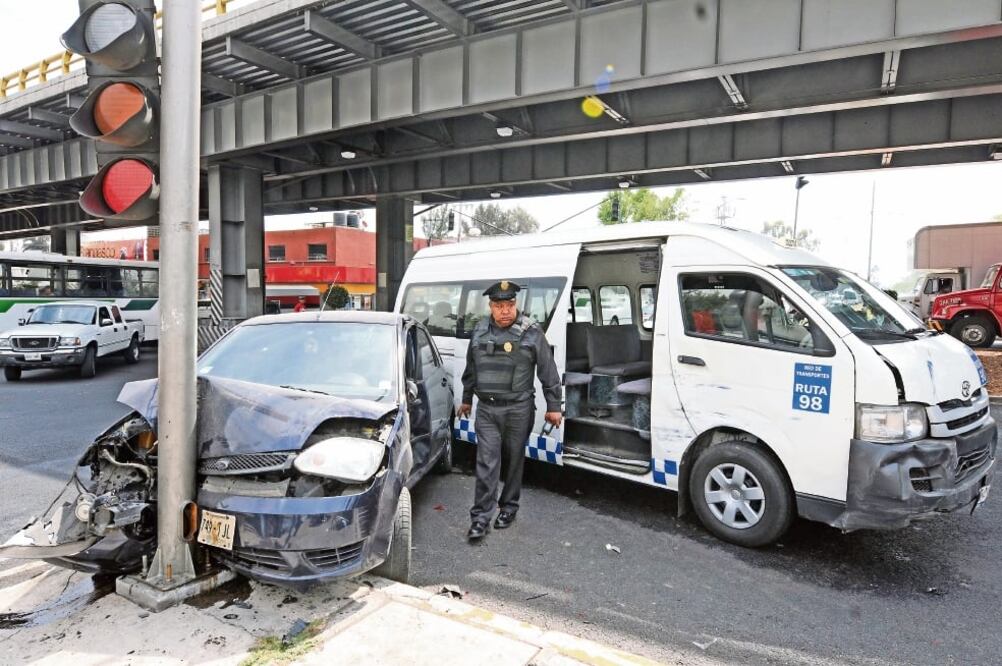 De acuerdo con cifras de la Secretaría de Movilidad del Estado de México, en lo que va del año, 568 personas ha resultado lesionadas debido a accidentes ocurridos en el transporte público (ESPECIAL)