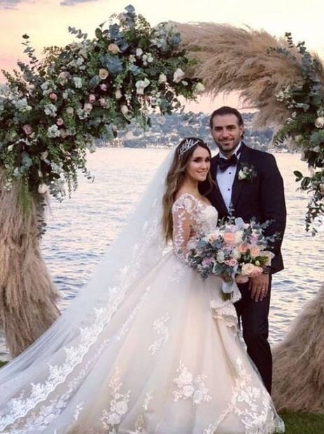 Dulce María y su esposo celebran tres años de amor con románticos mensajes