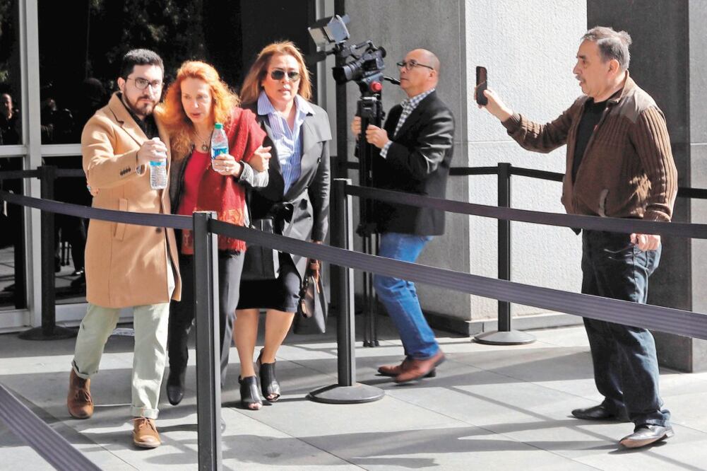 Eliane Karp, esposa del expresidente Alejandro Toledo, ayer en la Corte federal en San Francisco, California. Foto: JOHN G. MABANGLO. EFE