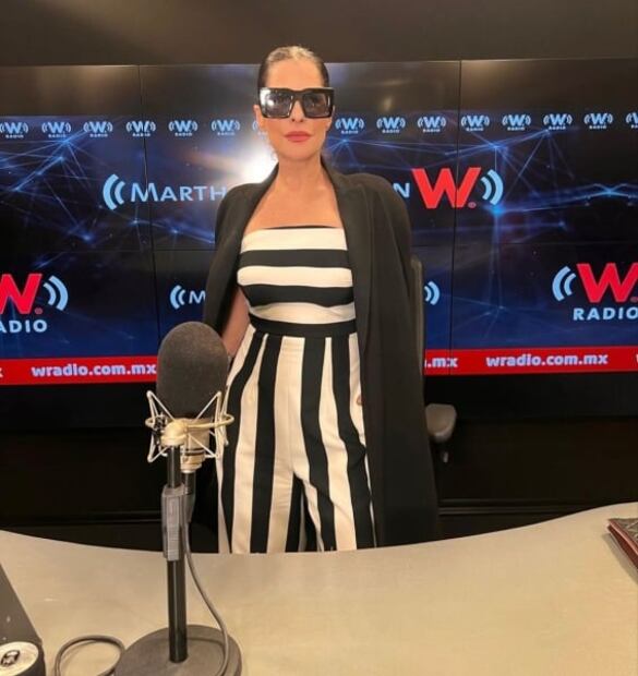 Martha Debayle conquista en redes con catsuit con transparencias