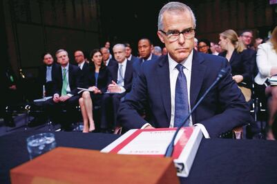 Deja el FBI subdirector criticado por Trump