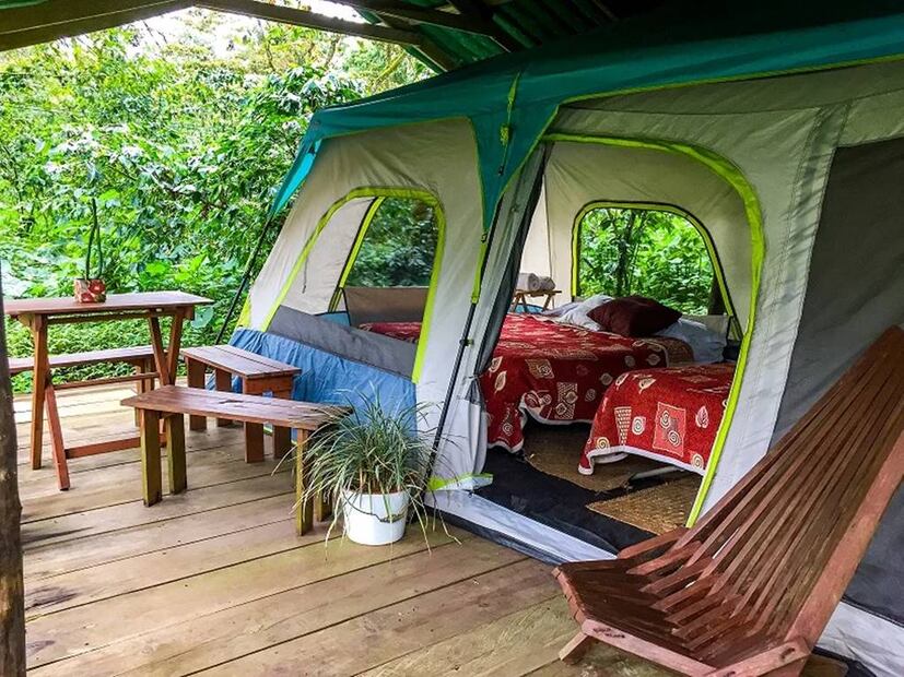 Palafitos para el glamping en Reserva Azul