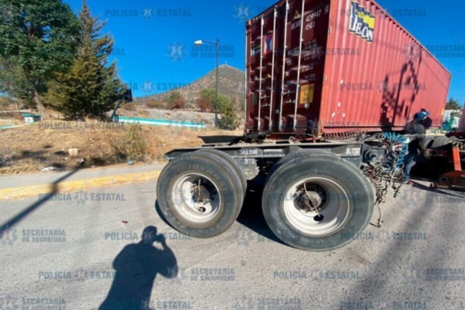 Hallan contenedor con cajeros automáticos valuados en más de 1 mdp en calles de Huehuetoca