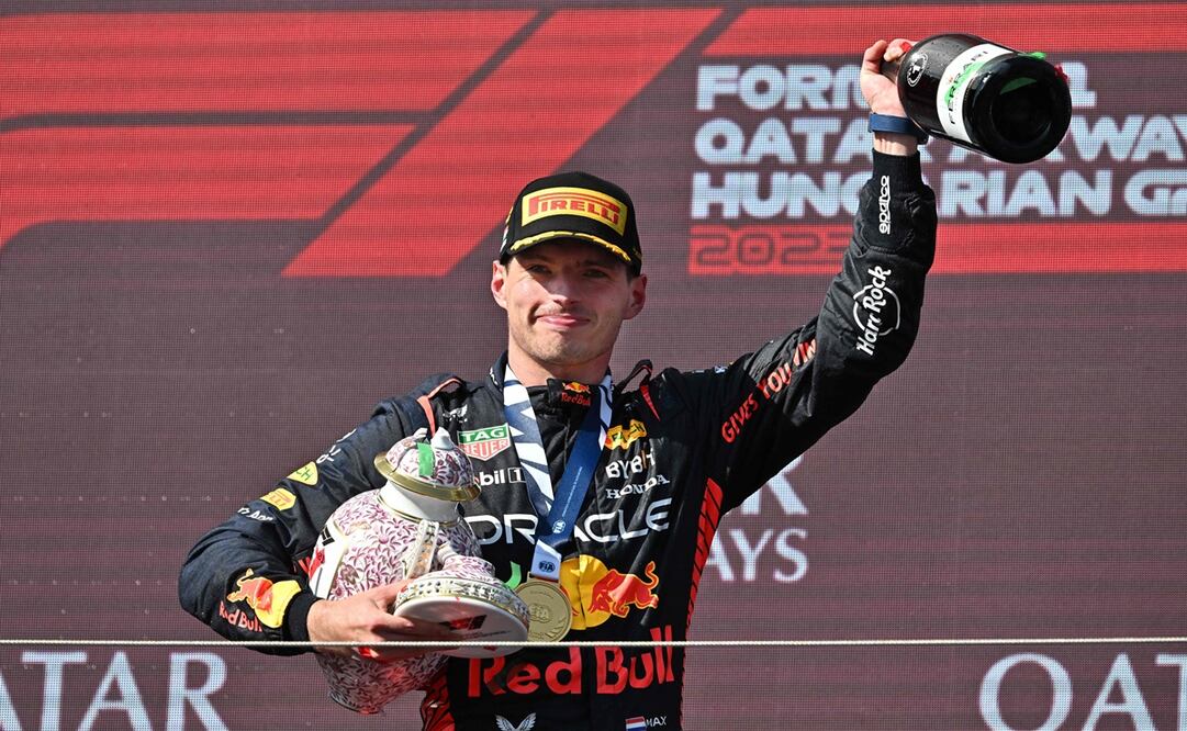 Max Verstappen en el podio del Gran Premio de Hungría - Foto: AFP