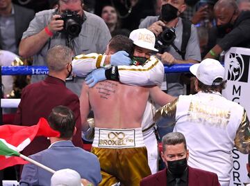 El Senado entrega reconocimiento al Canelo Álvarez y su entrenador Eddy Reynoso