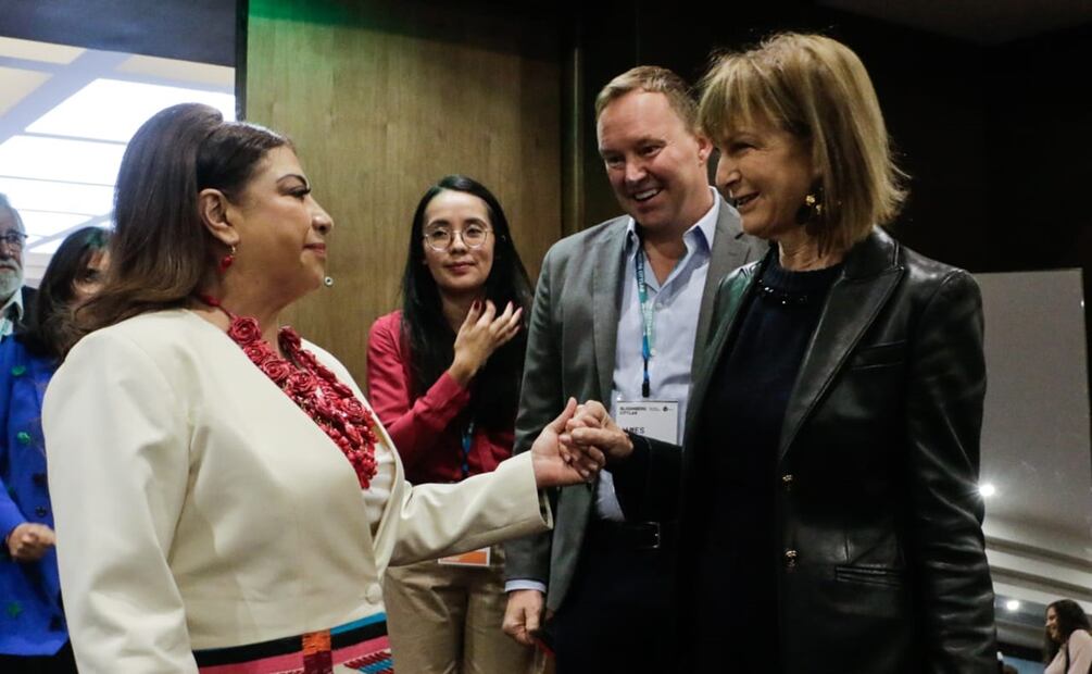 Clara Brugada resalta igualdad de género como una de sus prioridades en Cumbre Mundial Bloomberg. Foto: Especial