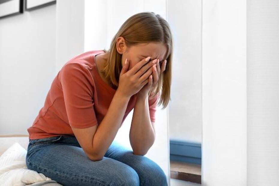 Factores genéticos, experiencias traumáticas y desequilibrios químicos en el cerebro pueden influir en el desarrollo de los trastornos de ansiedad.  |  Fuente: Freepik.