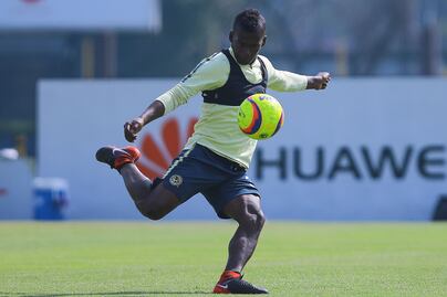 Captan a Darwin Quintero cuando intenta dar balonazo a reportero 