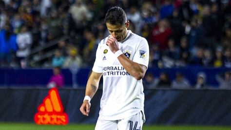 Chicharito Hernández sufre rotura de ligamento cruzado en la rodilla derecha y causa baja indefinida
