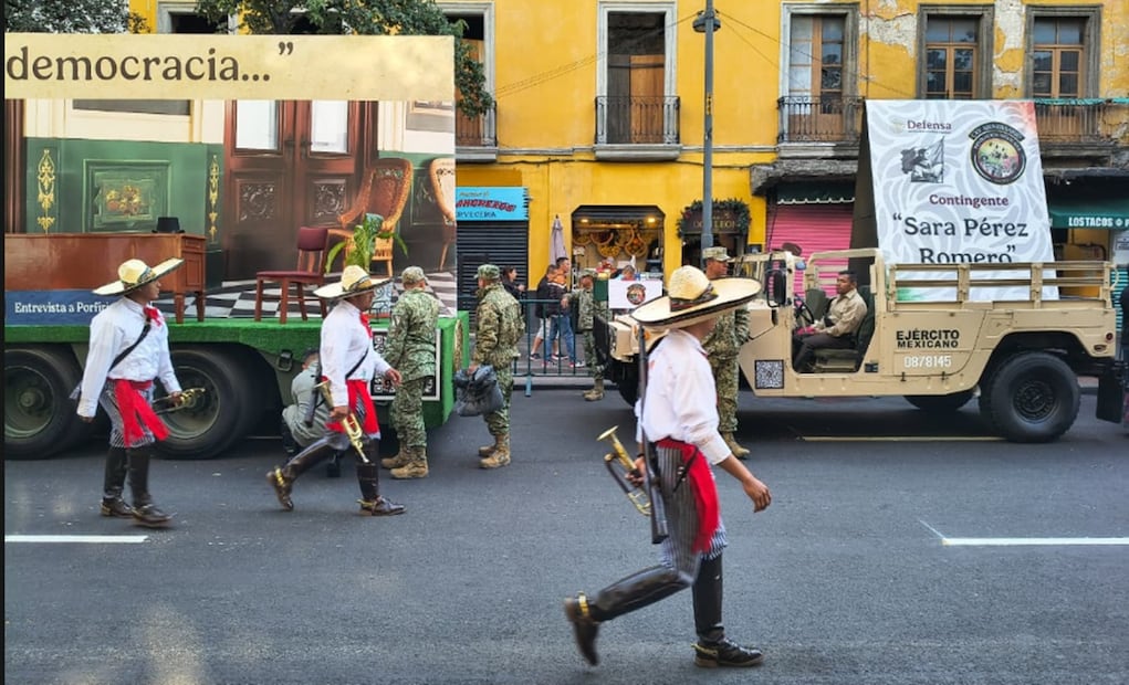 Elementos del Ejército mexicano se preparan para participar en el desfile cívico-militar por el 115 aniversario del inicio de la Revolución Mexicana, que este año cambia de ruta y culminará en el Monumento a la Revolución en la Ciudad de México, el jueves 20 de noviembre de 2025. Foto: Luis Camacho/EL UNIVERSAL