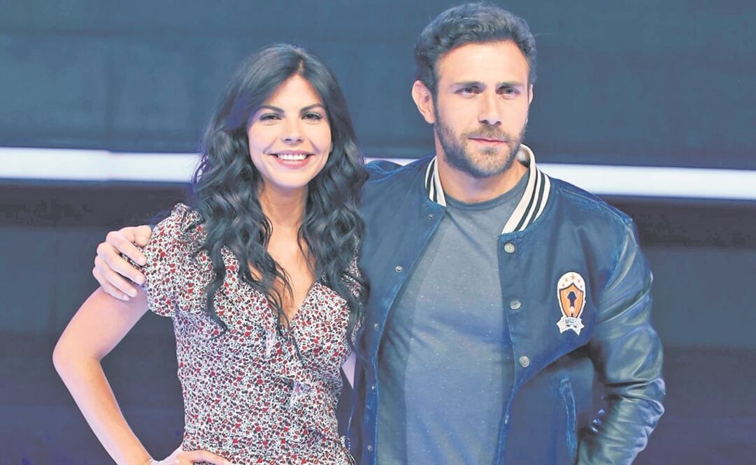 Los actores África Zavala y Carlos Ferro durante la presentación. (AGUSTÍN SALINAS. EL UNIVERSAL)