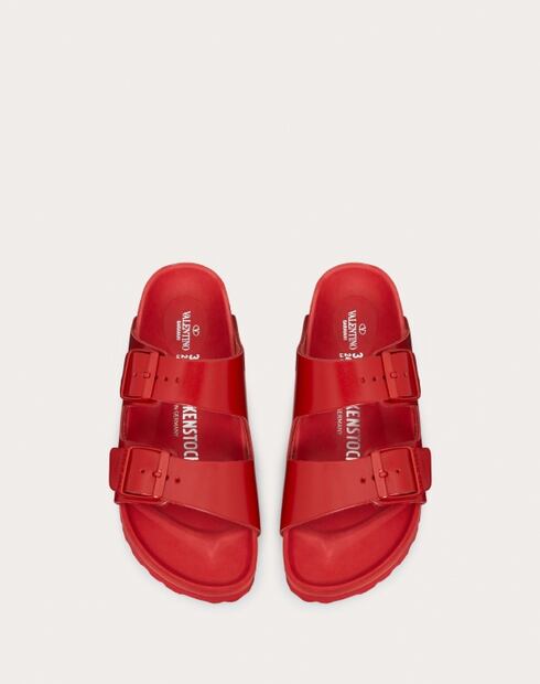 Ahora sí es oficial: las sandalias de Birkenstock con Valentino son una realidad