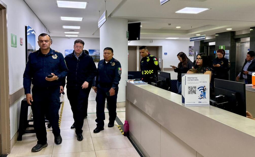Visita Pablo Vázquez a policías heridos en marcha de la Generación Z. Foto: Especial