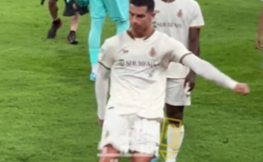 El portugués pateó unas botellas al salir del campo / Foto: Especiales