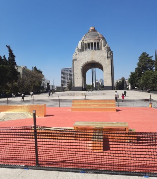 Pista de Patinetas frente al Monumento a la Revolución. Foto: Frida Juárez Bautista/ EL UNIVERSAL