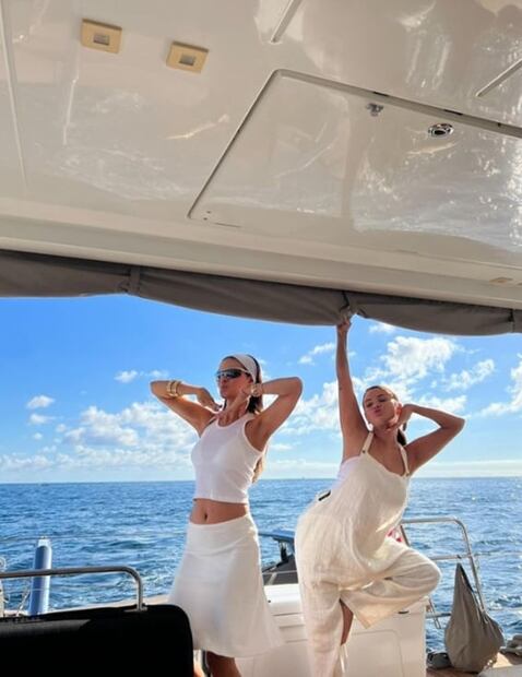 Un tatuaje, la nueva prueba de amistad con que Selena Gomez recibe el año