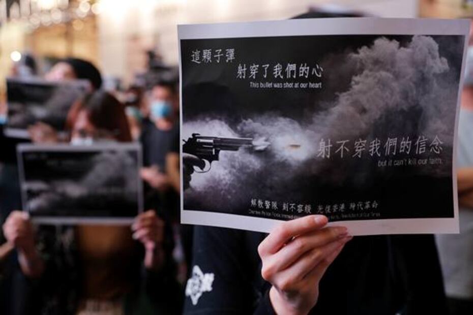 Miles de jóvenes protestan en Hong Kong por disparo de policía a manifestante 