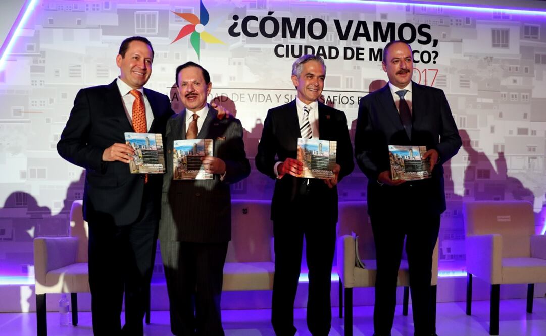 El gobernador Eruviel Ávila; el Licenciado Juan Francisco Ealy Ortiz, Presidente Ejecutivo y del Consejo de Administración de EL UNIVERSAL; el jefe de Gobierno Miguel Ángel Mancera y Juan Francisco Ealy Lanz Duret, Director General de EL UNIVERSAL