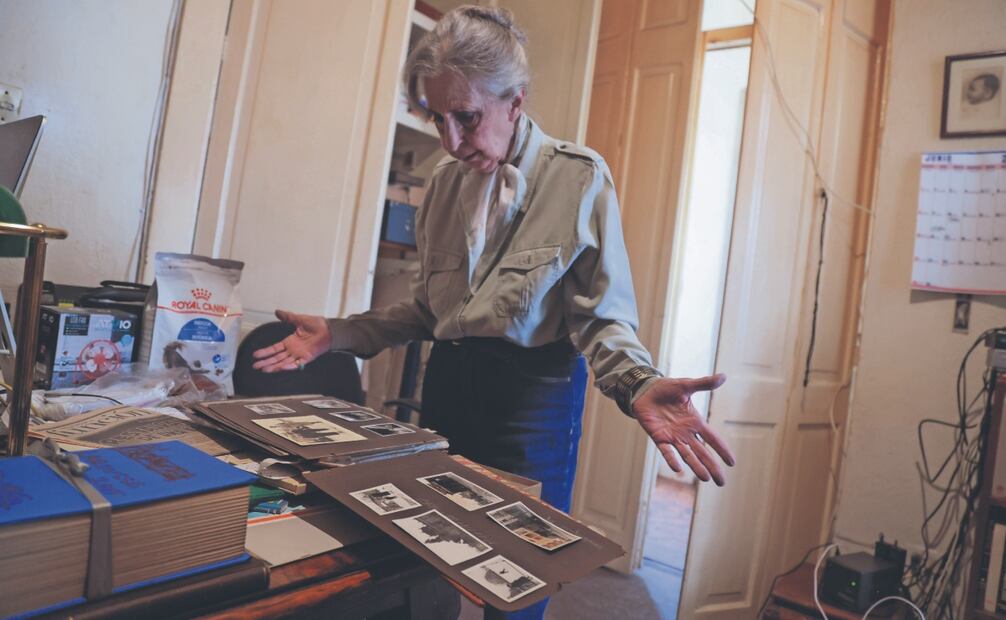 En su casa, la fotógrafa resguarda los acervos de su padre, el compositor Raúl Lavista; de su esposo, el escritor Salvador Elizondo; de su madre, la pintora Helen Lavista; y el suyo. Foto: Fernanda Zamora/ EL UNIVERSAL