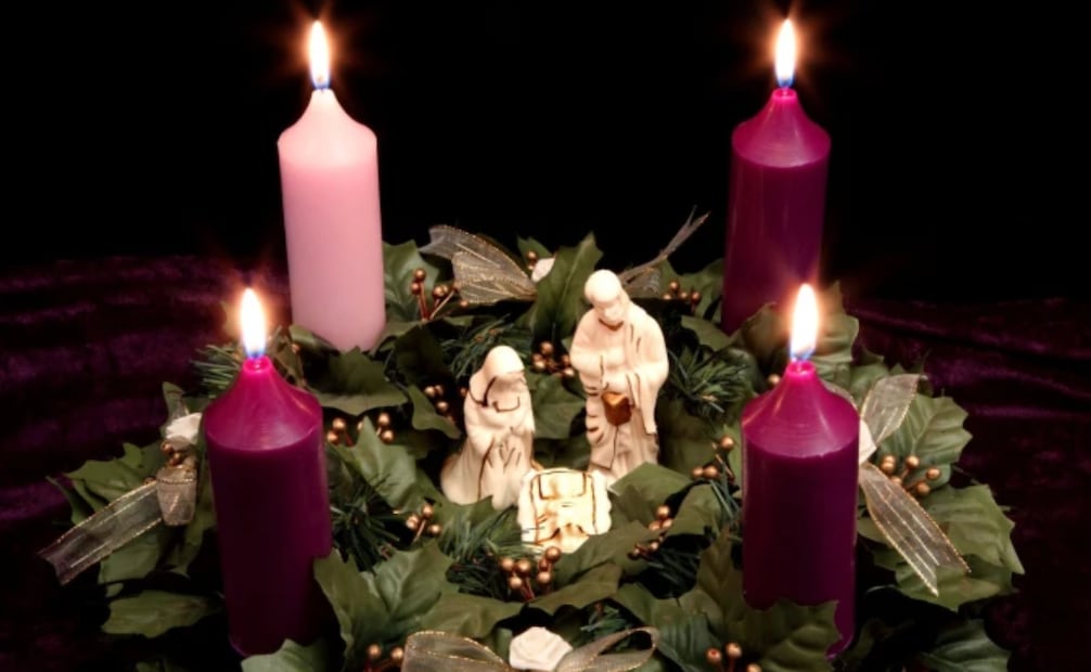 La corona de Adviento es un símbolo representativo de la época navideña. Foto: Canva