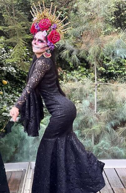 Maribel Guardia se viste de sexy catrina y posa con su nieto