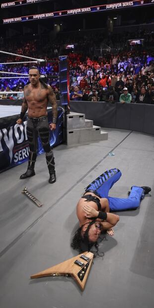 Roman Reigns derrota a Big E en Survivor Series; Raw domina el evento