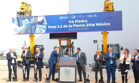 Gobernador de Guanajuato inaugura la tercera expansión de la empresa ZKW 