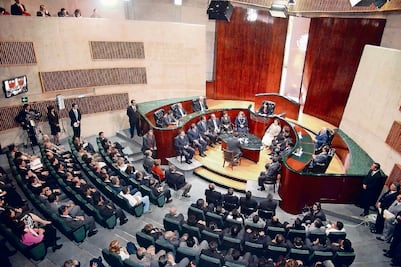 Legisladores analizan modificar la ley para evitar supersalarios