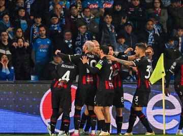 Champions League: Milan avanza a las semifinales a costa del Napoli de Chucky Lozano