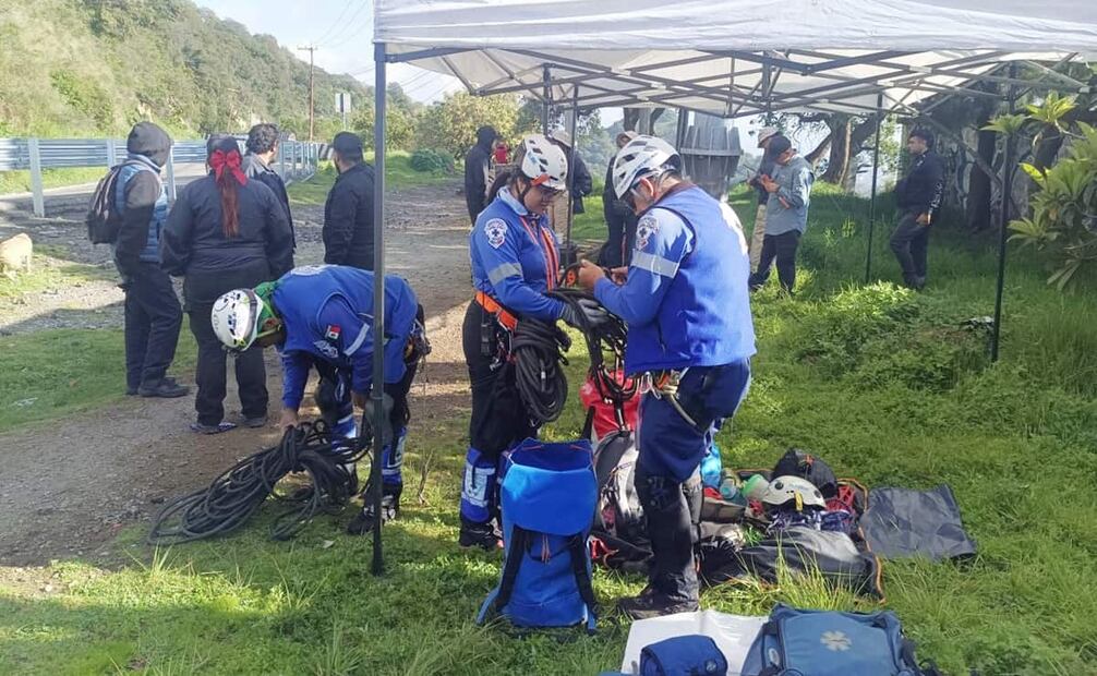 “Una vez platiqué con un señor que no creyó que nosotros pagábamos por hacer esto y me dijo ‘¿quién en esta vida va a pagar por trabajar?’”, compartió María Teresa Ortega. Foto: Brigada de Rescate del Socorro Alpino/ESPECIAL/CORTESÍA.