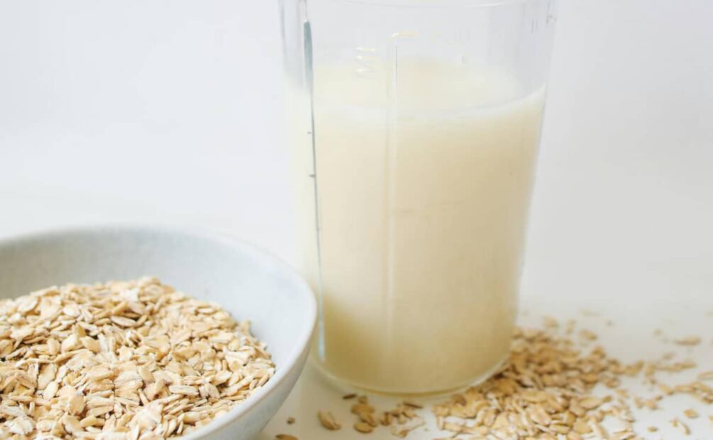 La leche de avena es una importante fuente de vitaminas A y D. Foto: Pexels.