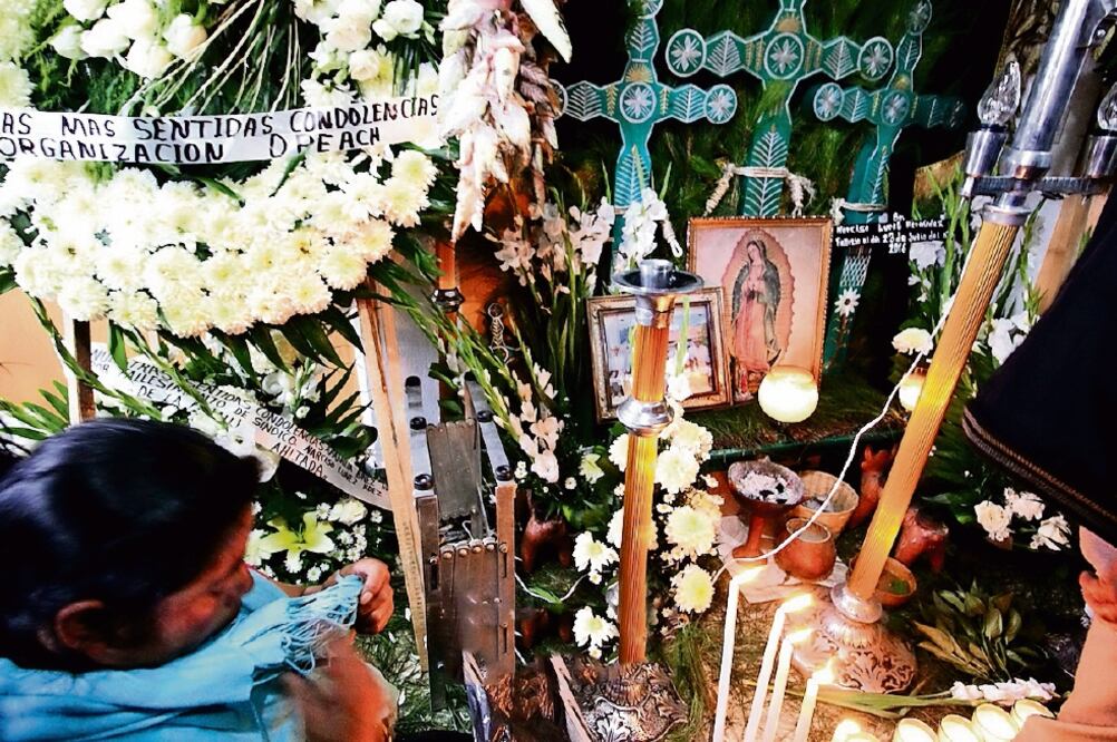 Hace 20 años era inconcebible que un líder evangélico acudiera al velorio de un católico; esta vez ocurrió tras la muerte del síndico Narciso Lunes (FREDY MARTÍN PÉREZ. EL UNIVERSAL)