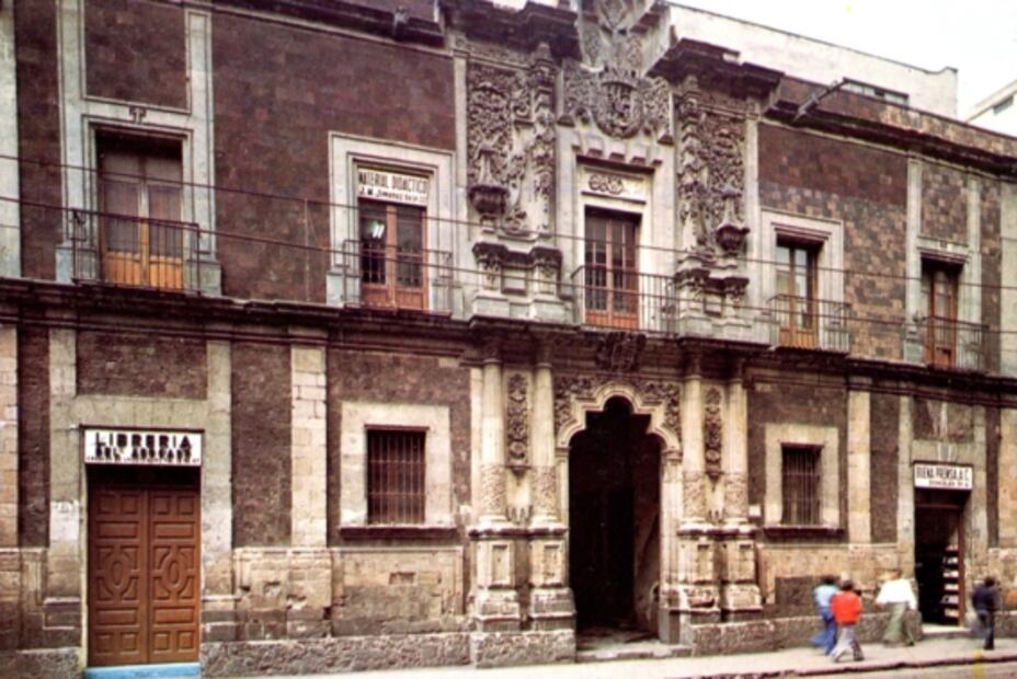 Fachada del antiguo Colegio de Cristo en los años 70, hoy Museo de la Caricatura. Foto: Especial.